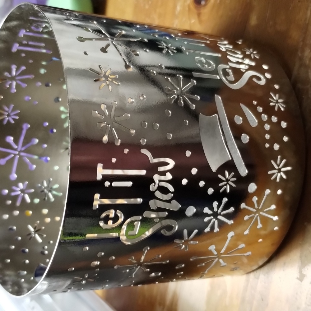 Bath and body 3 wick candle holder Let it snow